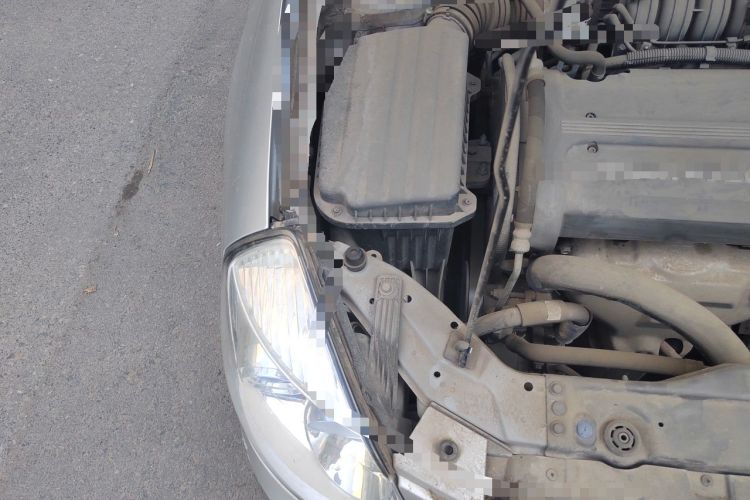 Used Buick Excelle 2011 1.6LX-AT Engine Bay Right