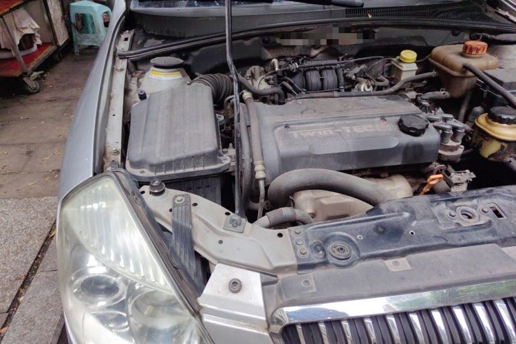 Used Buick Excelle 2011 1.6 LE-MT Engine Bay Right