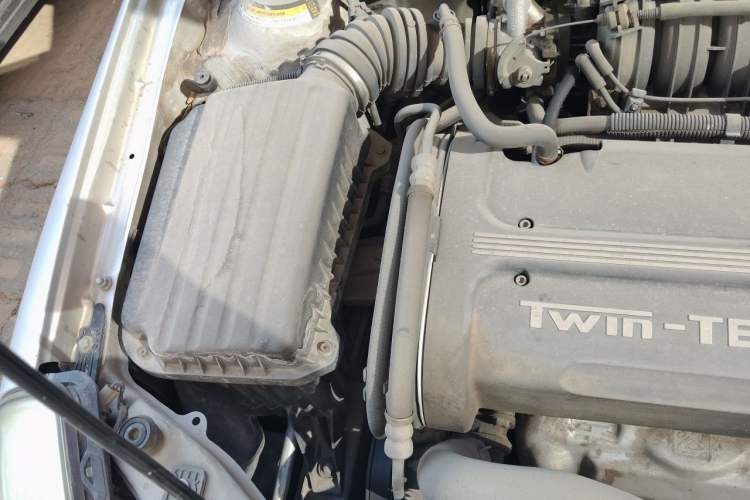 Used Buick Excelle 2011 1.6 LE-AT Engine Bay Right