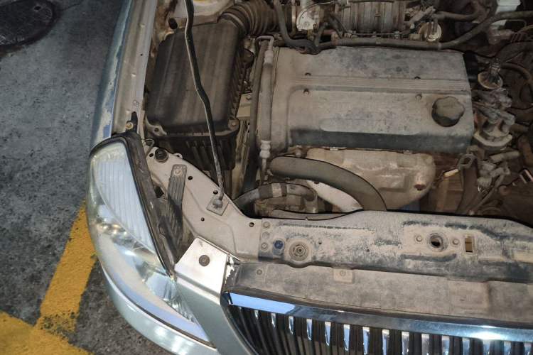 Used Buick Excelle 2011 1.6 LE-AT Engine Bay Right