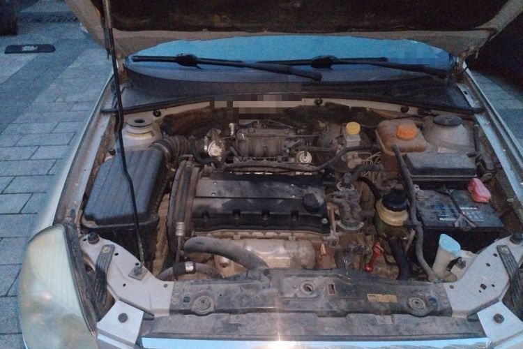 Used Buick Excelle 2011 1.6LX-AT Engine Bay Right