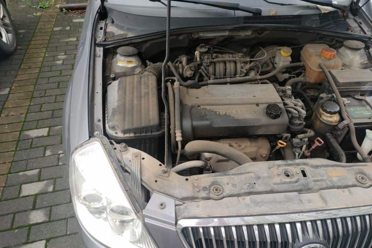 Used Buick Excelle 2011 1.6 LE-AT Engine Bay Right