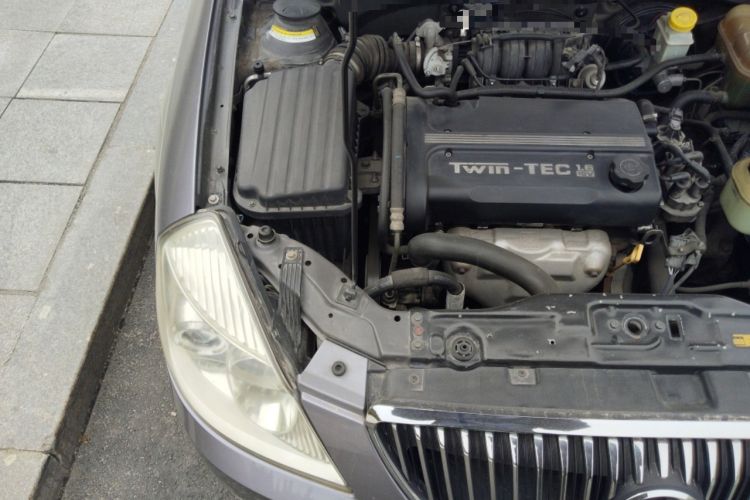 Used Buick Excelle 2011 1.6 LX-MT Engine Bay Right