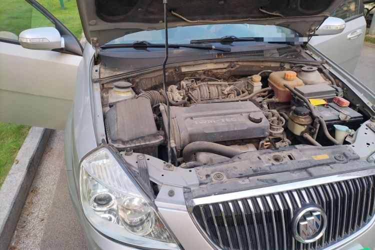Used Buick Excelle 2011 1.6 LE-MT Engine Bay Right