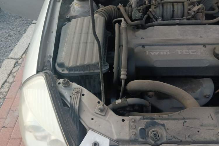 Used Buick Excelle 2011 1.6 LE-AT Engine Bay Right