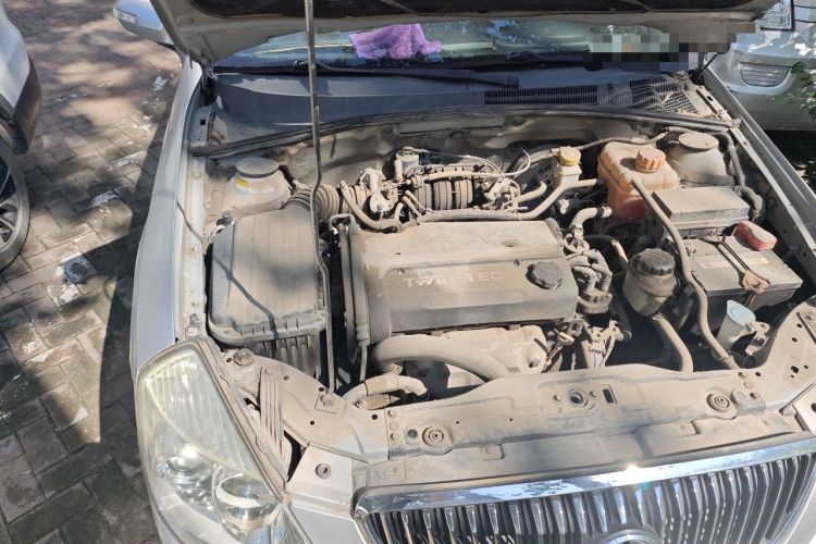 Used Buick Excelle 2011 1.6 LX-MT Engine Bay Right