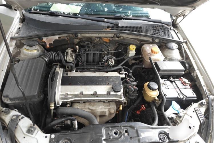 Used Buick Excelle 2011 1.6 LE-AT Engine Bay