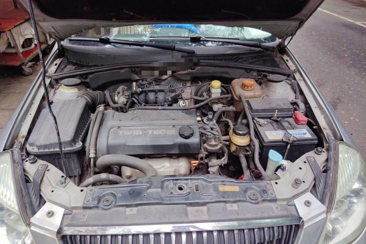 Used Buick Excelle 2011 1.6 LE-MT Engine Bay
