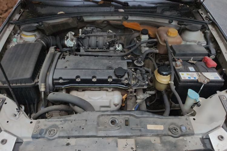 Used Buick Excelle 2011 1.6 LX-MT Engine Bay
