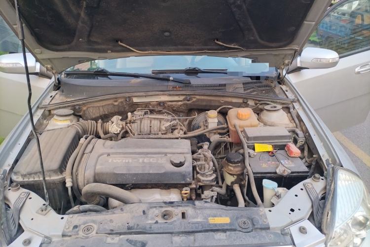 Used Buick Excelle 2011 1.6 LE-MT Engine Bay