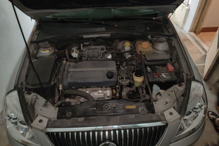 Used Buick Excelle 2011 1.6 LE-MT Engine Bay