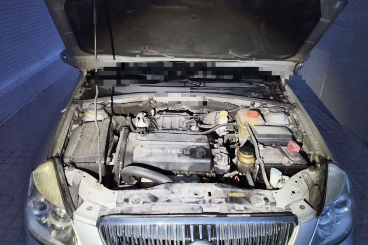Used Buick Excelle 2011 1.6LX-AT Engine Bay