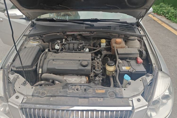 Used Buick Excelle 2011 1.6 LE-MT Engine Bay