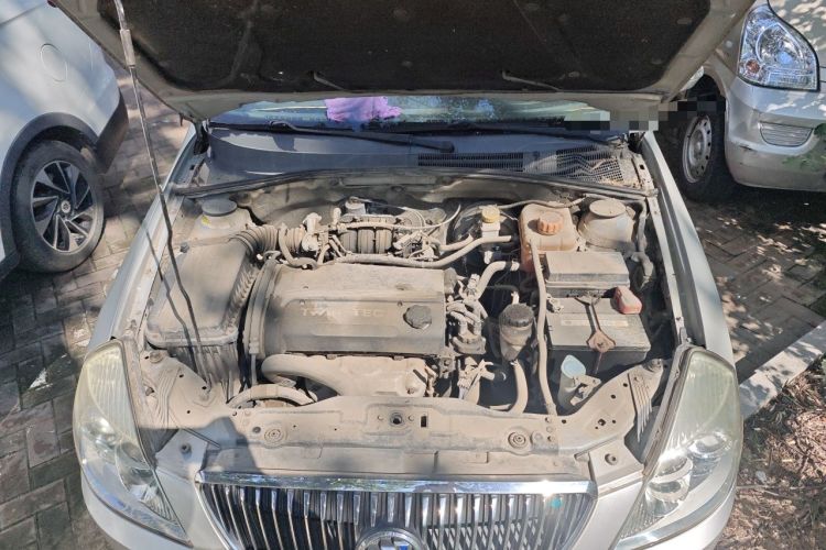 Used Buick Excelle 2011 1.6 LX-MT Engine Bay