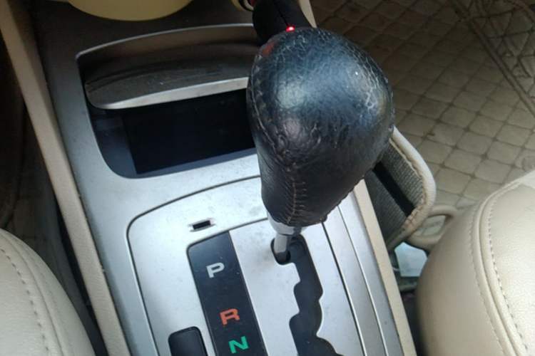 Used Buick Excelle 2011 1.6LX-AT Gear Lever