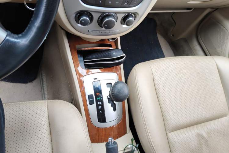 Used Buick Excelle 2011 1.6 LE-AT Gear Lever