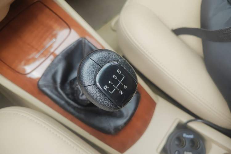 Used Buick Excelle 2011 1.6 LE-MT Gear Lever