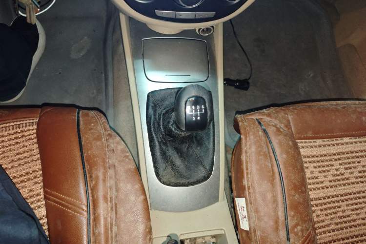 Used Buick Excelle 2011 1.6 LX-MT Gear Lever