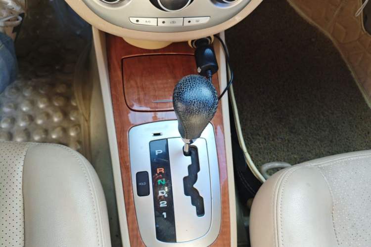 Used Buick Excelle 2011 1.6 LE-AT Gear Lever
