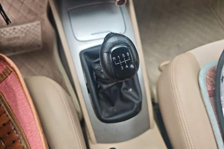 Used Buick Excelle 2011 1.6 LX-MT Gear Lever