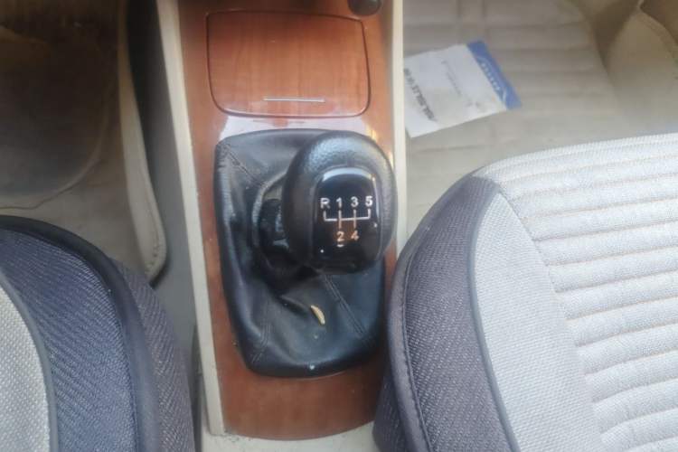 Used Buick Excelle 2011 1.6 LE-MT Gear Lever
