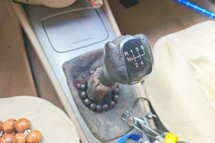 Used Buick Excelle 2011 1.6 LX-MT Gear Lever