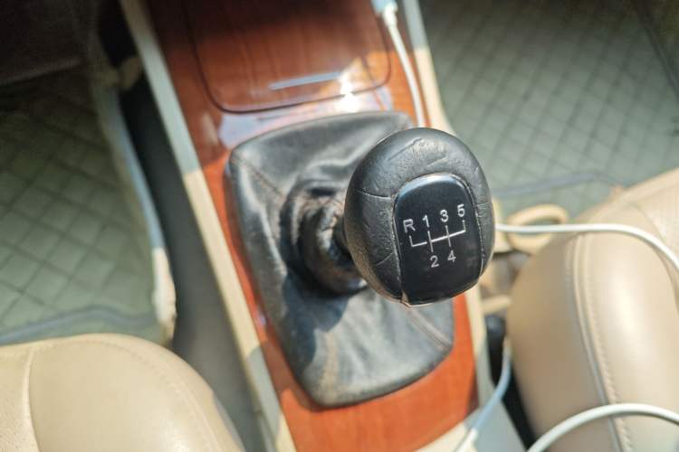 Used Buick Excelle 2011 1.6 LE-MT Gear Lever