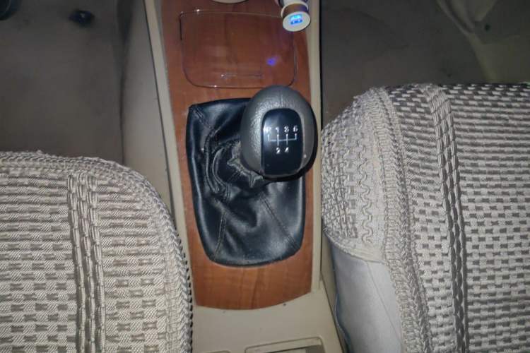Used Buick Excelle 2011 1.6 LE-MT Gear Lever