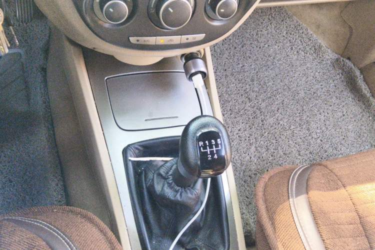 Used Buick Excelle 2011 1.6 LX-MT Gear Lever