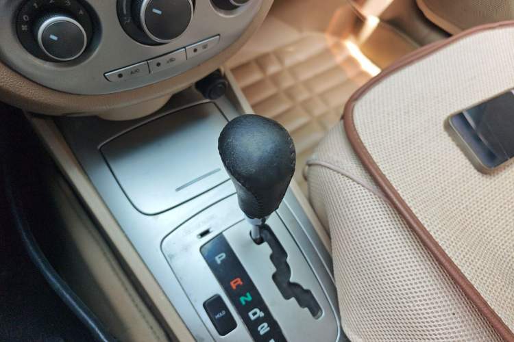 Used Buick Excelle 2011 1.6LX-AT Gear Lever