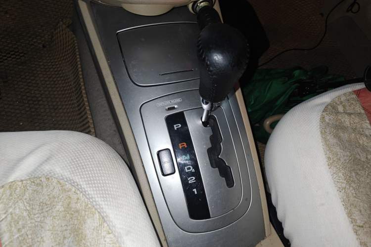 Used Buick Excelle 2011 1.6LX-AT Gear Lever