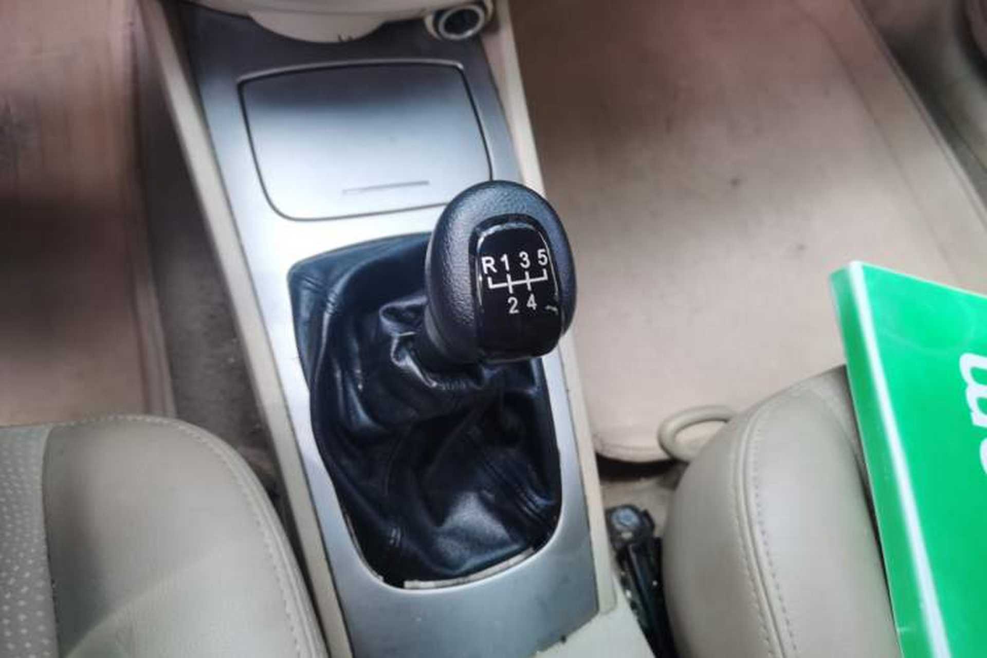 Used Buick Excelle 2011 1.6 LX-MT Gear Lever