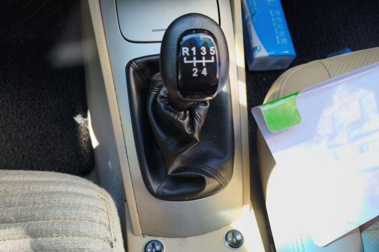 Used Buick Excelle 2011 1.6 LE-MT Gear Lever