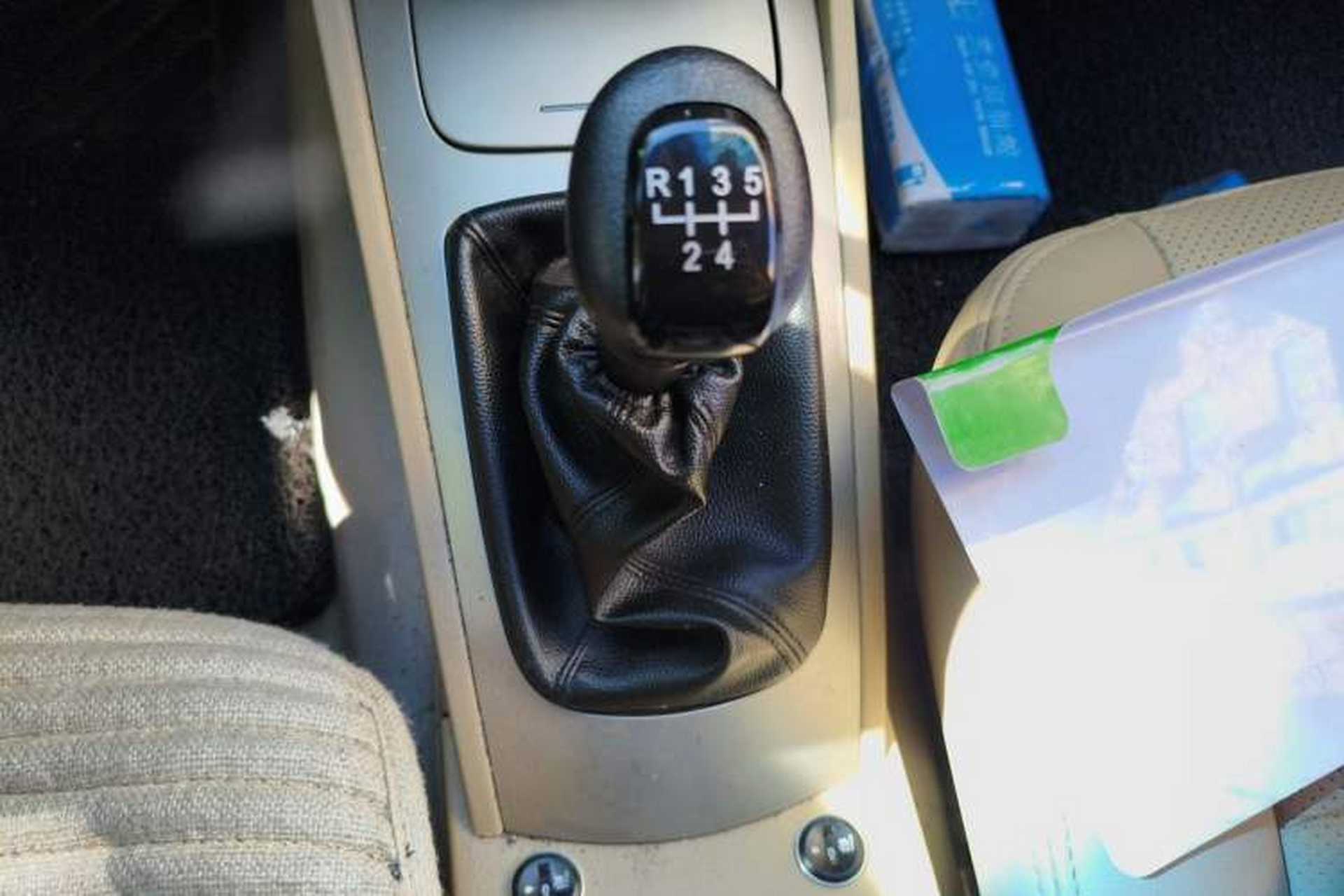 Used Buick Excelle 2011 1.6 LE-MT Gear Lever