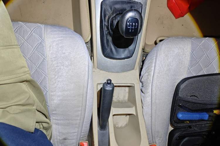 Used Buick Excelle 2011 1.6 LX-MT Gear Lever