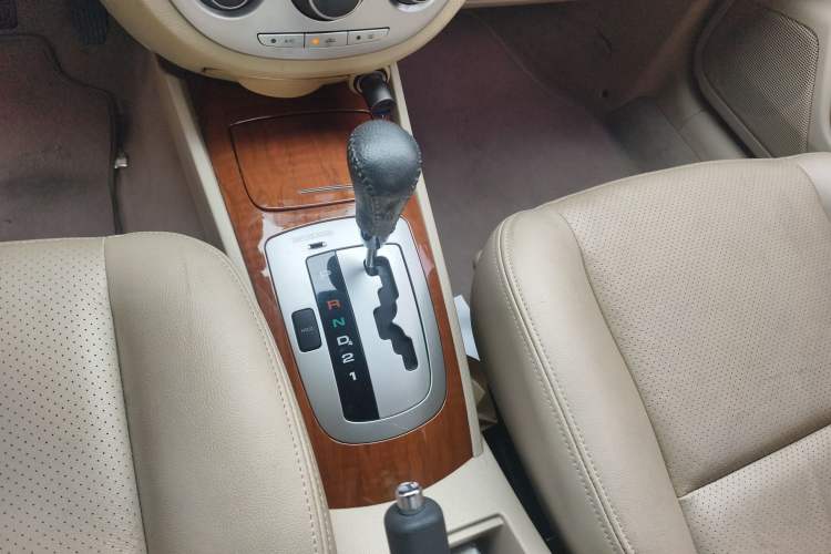 Used Buick Excelle 2011 1.6 LE-AT Gear Lever