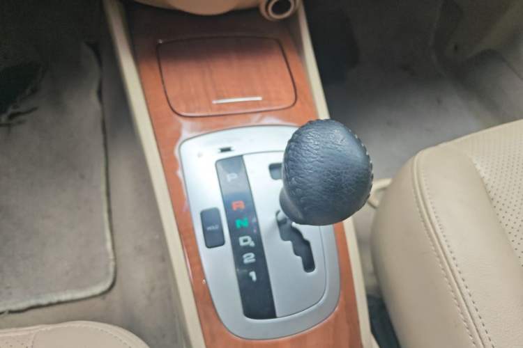 Used Buick Excelle 2011 1.6 LE-AT Gear Lever