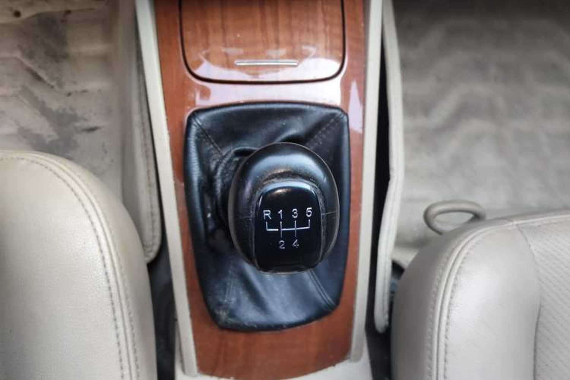 Used Buick Excelle 2011 1.6 LE-MT Gear Lever