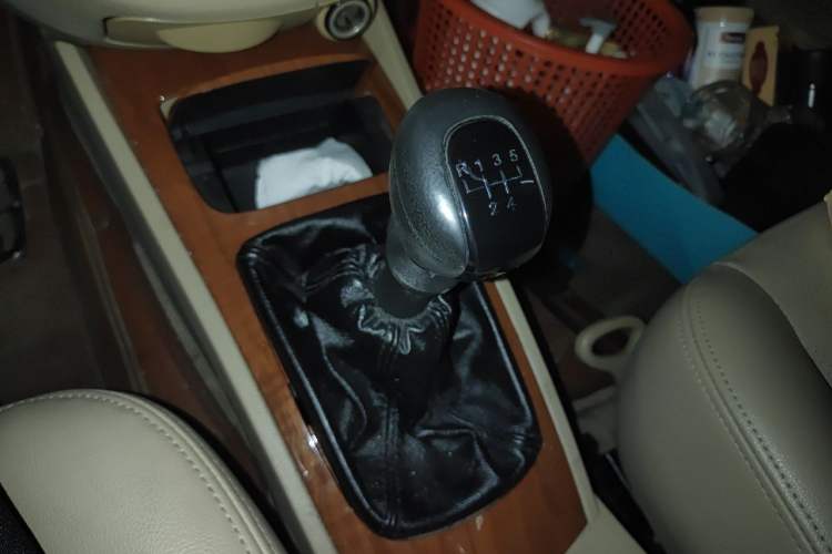 Used Buick Excelle 2011 1.6 LE-MT Gear Lever