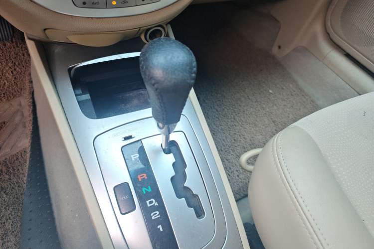 Used Buick Excelle 2011 1.6LX-AT Gear Lever