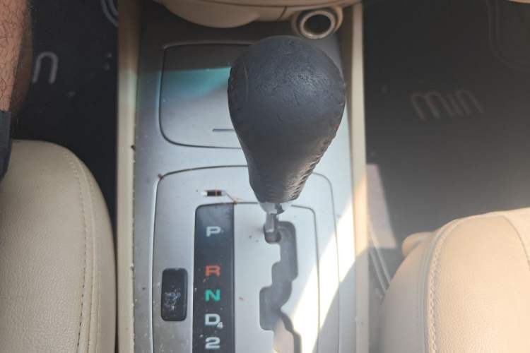 Used Buick Excelle 2011 1.6LX-AT Gear Lever