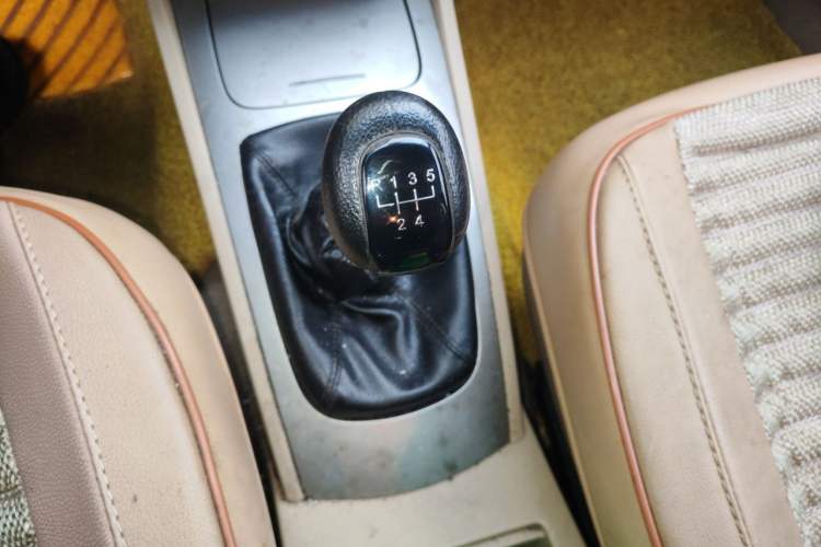 Used Buick Excelle 2011 1.6 LX-MT Gear Lever