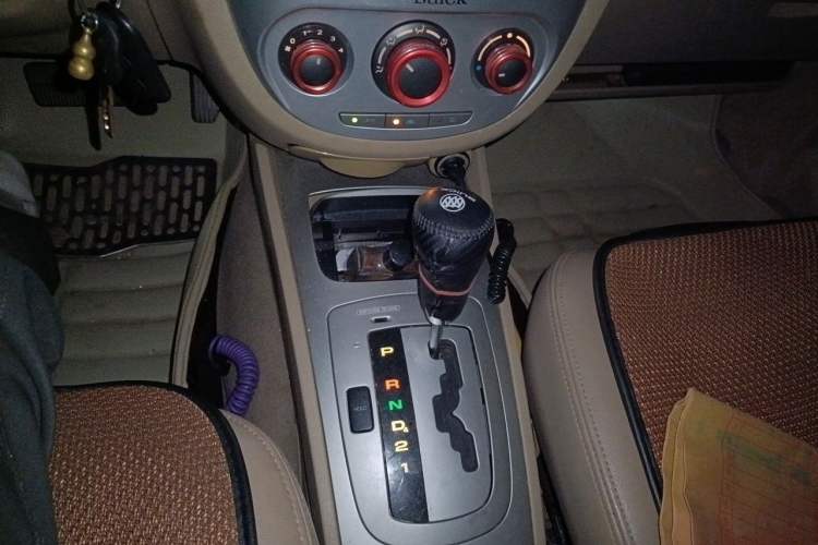 Used Buick Excelle 2011 1.6LX-AT Gear Lever