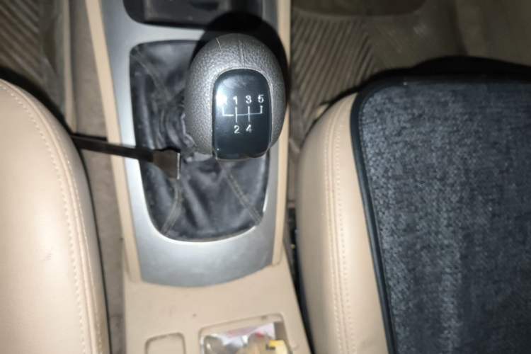 Used Buick Excelle 2011 1.6 LX-MT Gear Lever