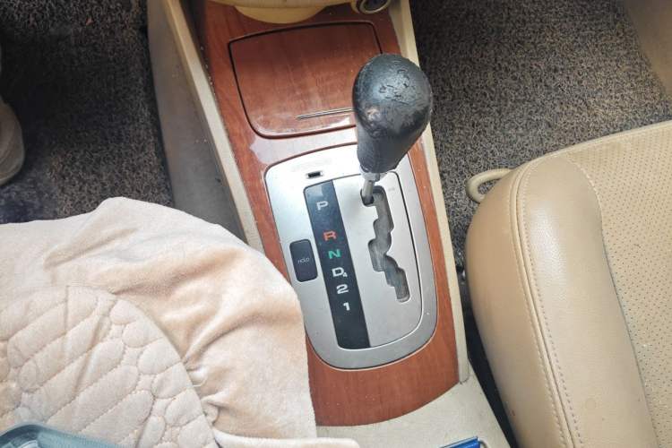Used Buick Excelle 2011 1.6 LE-AT Gear Lever