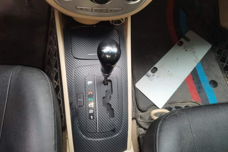 Used Buick Excelle 2011 1.6LX-AT Gear Lever