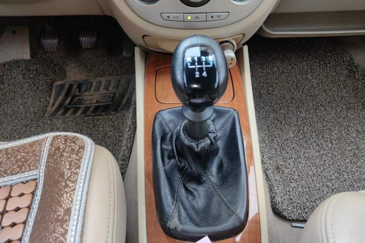 Used Buick Excelle 2011 1.6 LE-MT Gear Lever