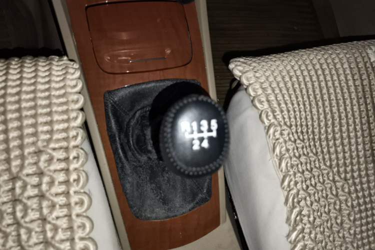 Used Buick Excelle 2011 1.6 LE-MT Gear Lever