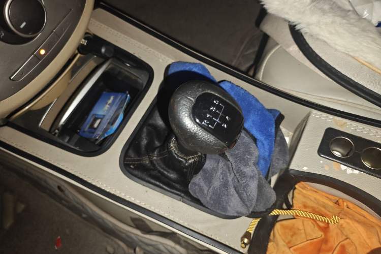Used Buick Excelle 2011 1.6 LX-MT Gear Lever