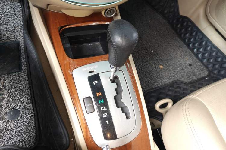 Used Buick Excelle 2011 1.6 LE-AT Gear Lever